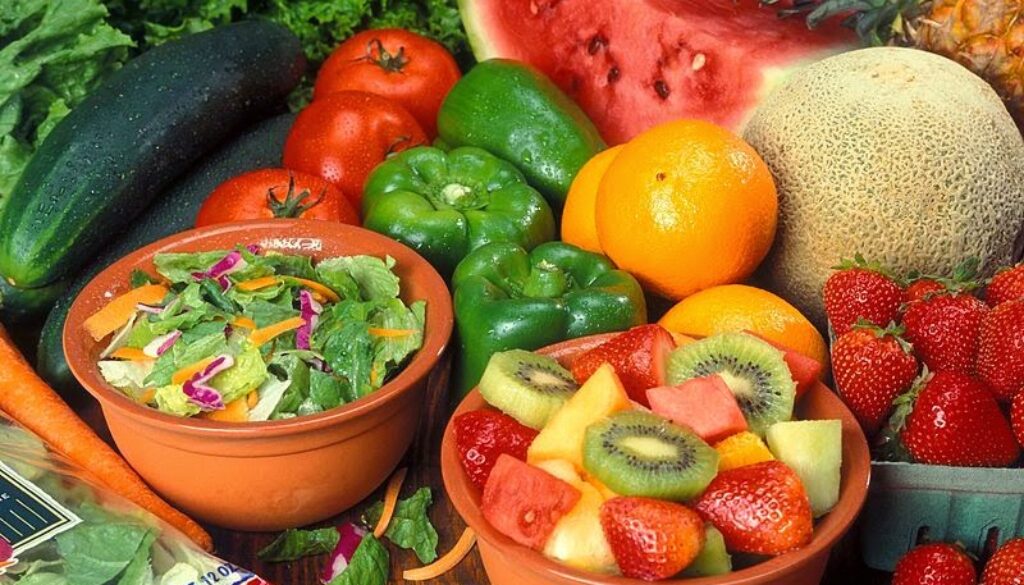 Fresh_cut_fruits_and_vegetables