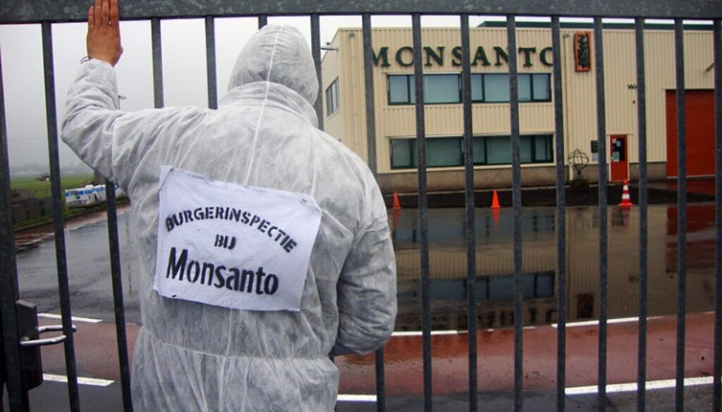 800px-Burgerinspectie_bij_Monsanto_Enkhuizen_2010-11-02_b-768x576