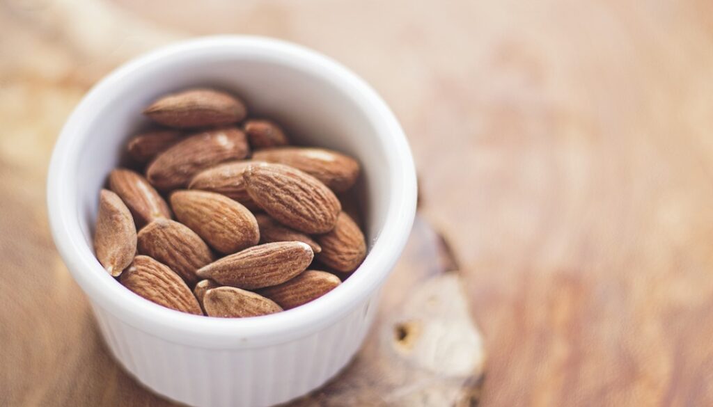 almonds-768699_960_720