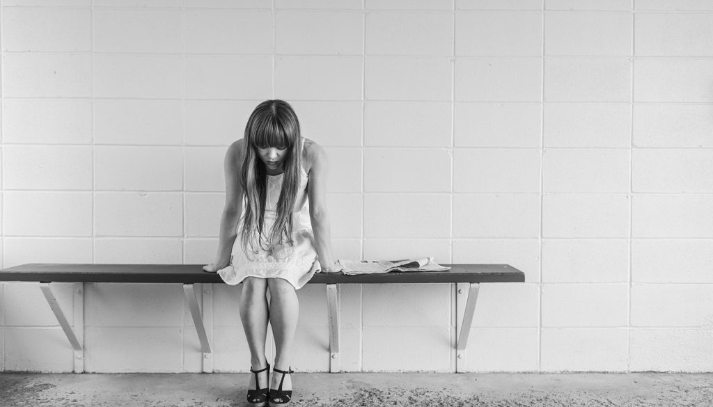 worried-girl-413690_1280