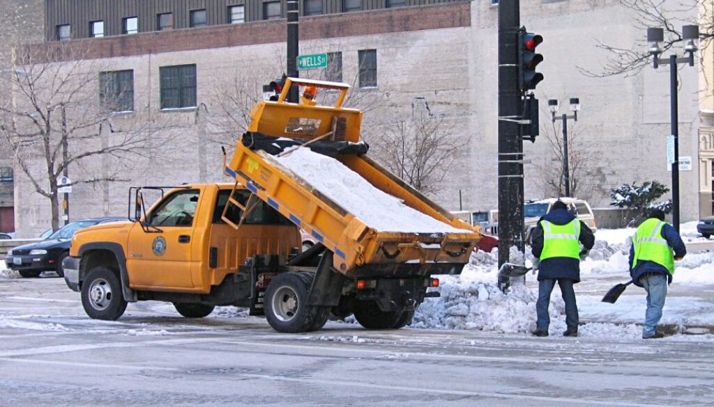 Salt_truck_Milwaukee