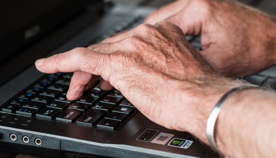 hands-545394_1280