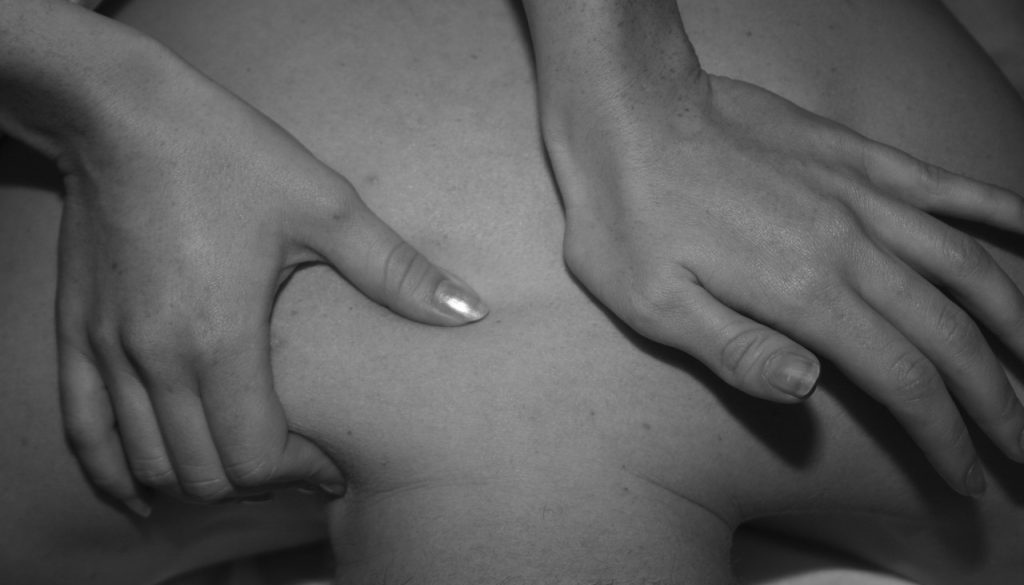 back-pain-1491801_1280