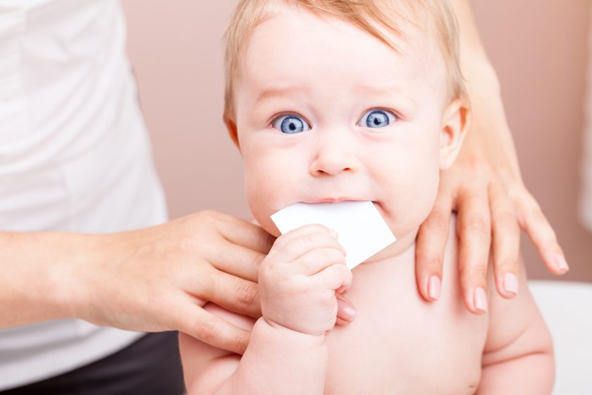 chiropractor-with-baby-840x560 chiropractor-with-baby-840x560
