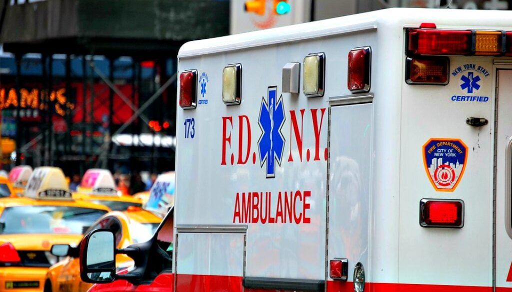 ambulance-2554653_960_720