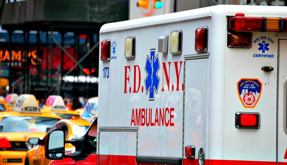 ambulance-2554653_960_720