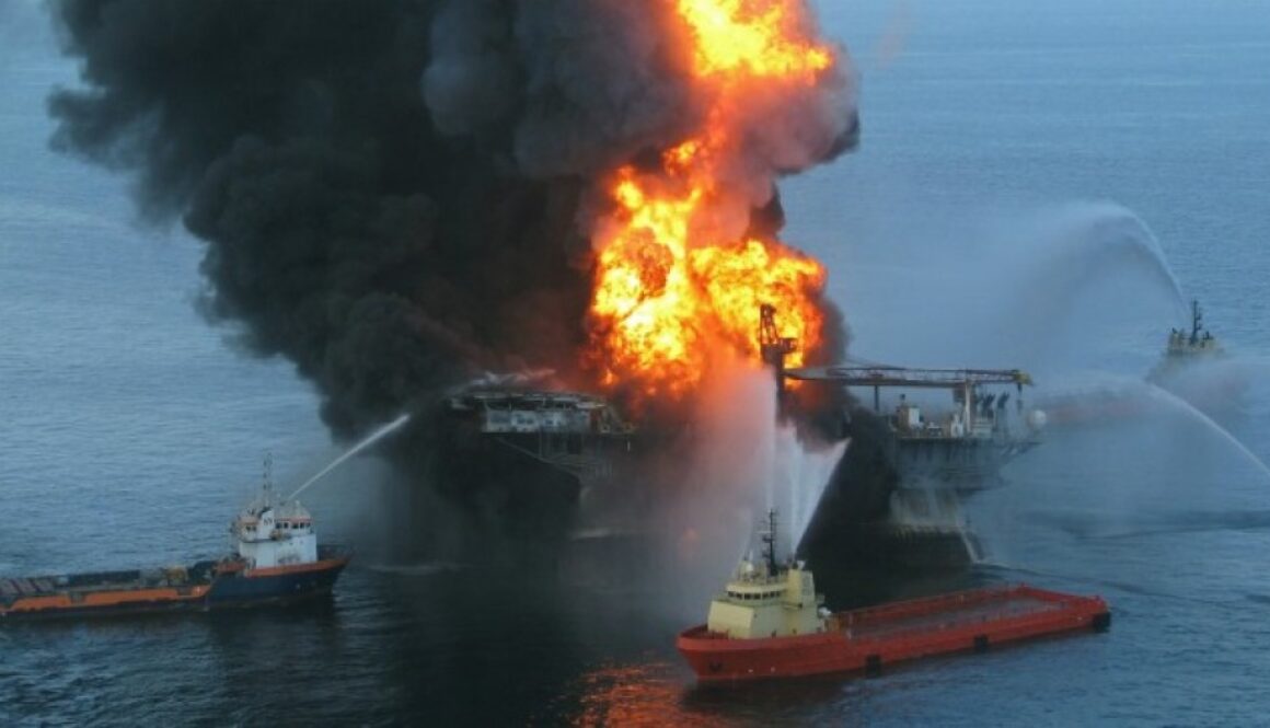 deepwater_horizon_offshore_drilling_unit_on_fire_2010-2