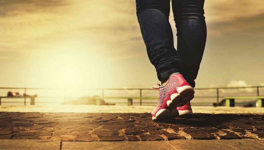 walk-2635038_1280
