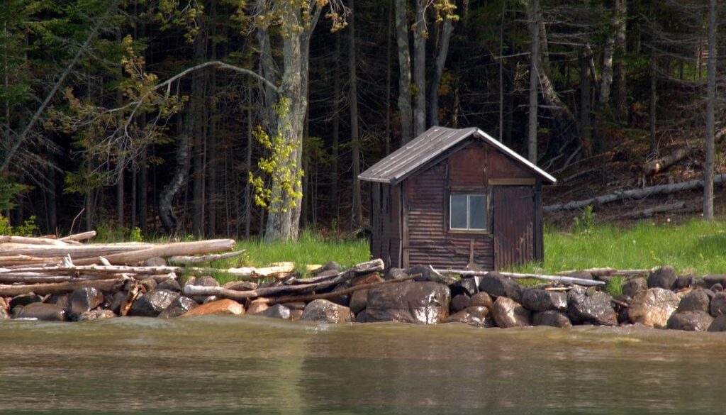 manitou-island-fish-camp-cabin-3532419_1280
