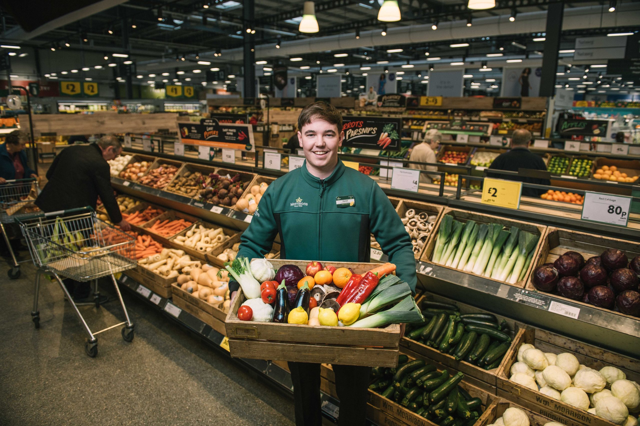 MORRISONS TO INTRODUCE PLASTIC-FREE FRUIT AND VEG AREAS TO HELP MORRISONS TO INTRODUCE PLASTIC-FREE FRUIT AND VEG AREAS TO HELP