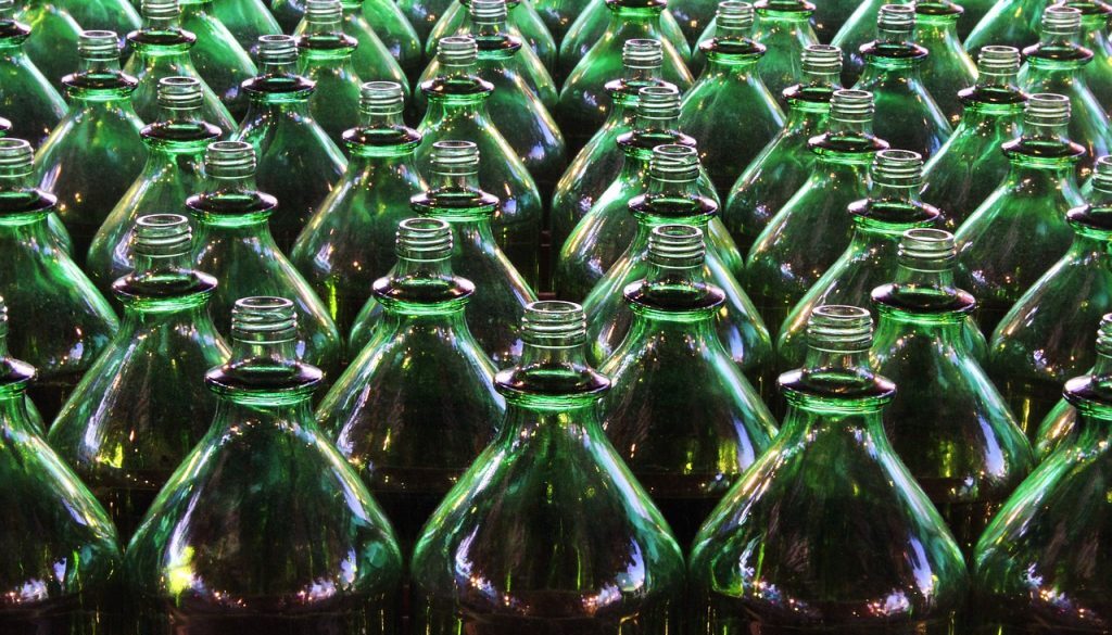 bottles-4673606_1280