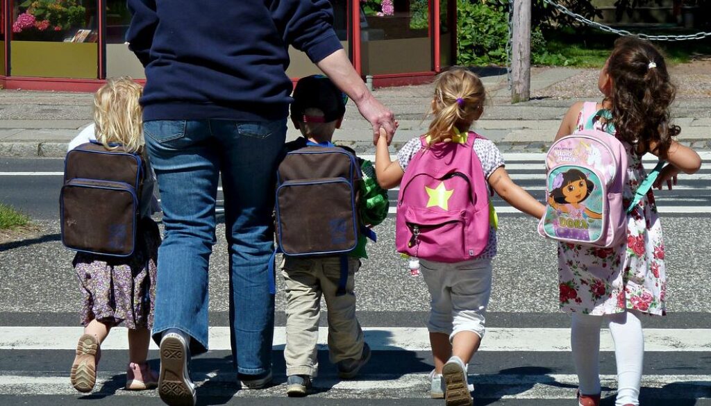 kids school mom it forward