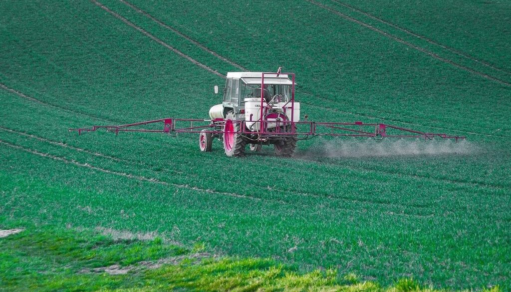 pesticide spraying pixabay