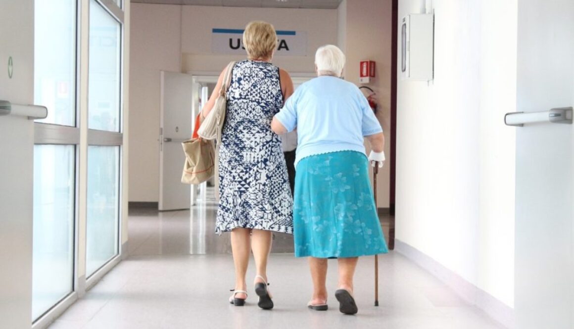 senior citizen healthcare pixa