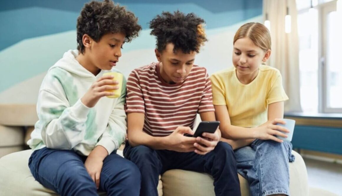 children screentime pexels