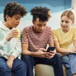 Cutting screen time to 3 hours per week improves kids’ behavior and mental health in days