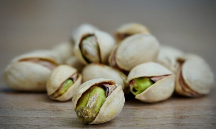 Just 2 handfuls of pistachios daily could help protect your eyesight