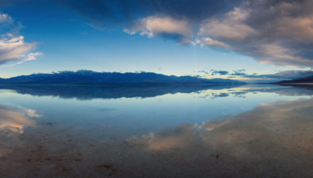 Panorama-of-the-lake-Manly-in-Death-Valley-California-1