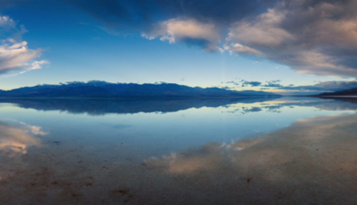 Panorama-of-the-lake-Manly-in-Death-Valley-California-1